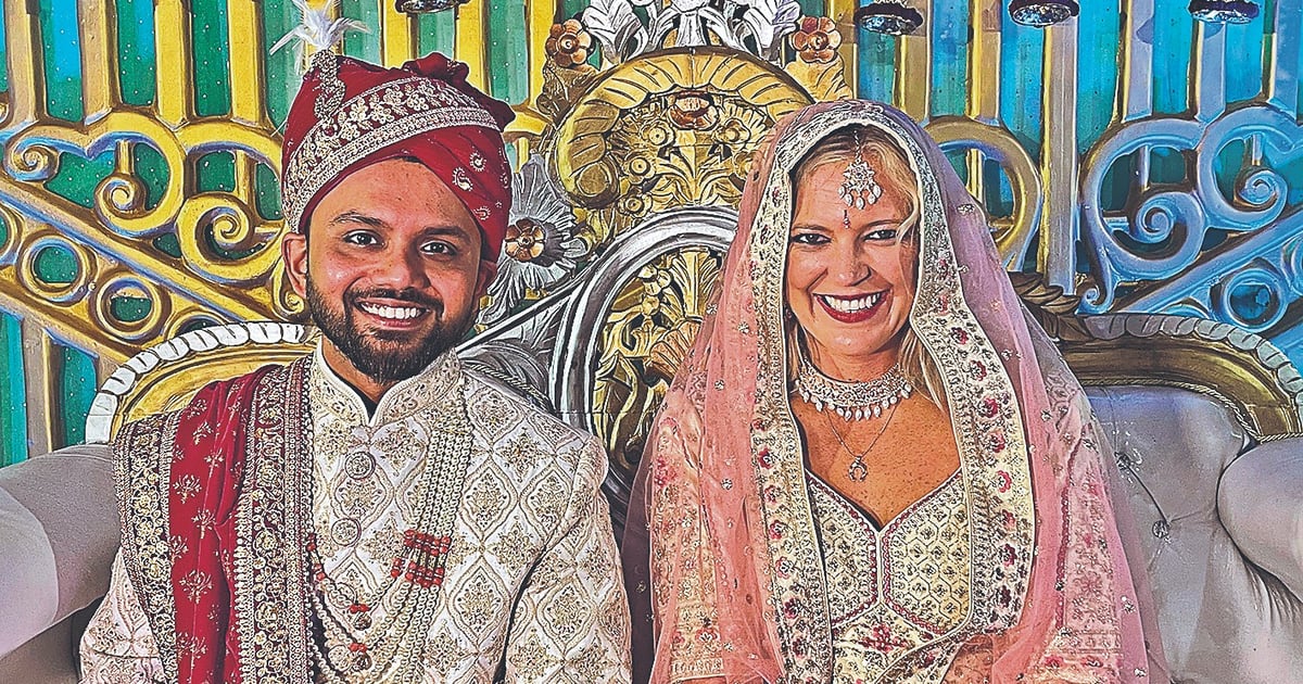 Bihari groom rides a horse for a foreign bride, crowd gathered to watch, this is how the love story started