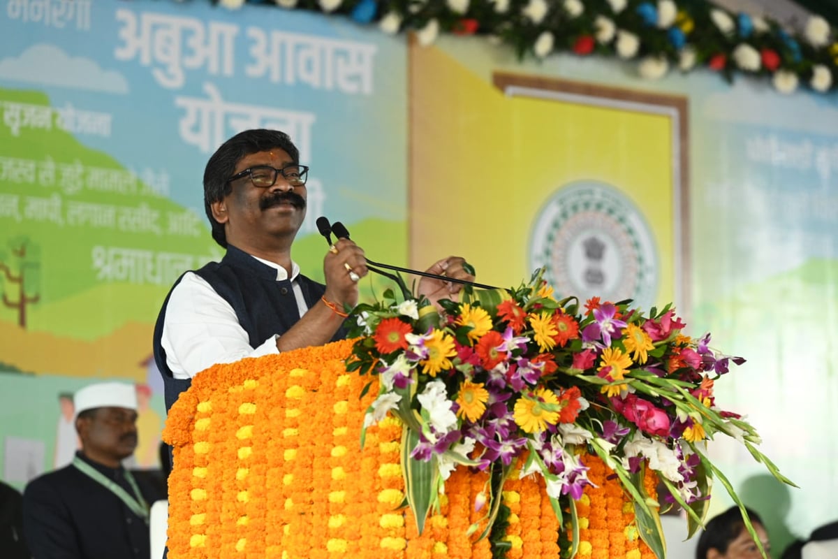 Businessmen have a vulture eye on Jharkhand which is rich in mineral wealth, CM Hemant Soren said in Garhwa, see VIDEO