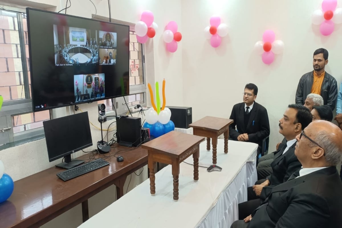Chief Justice of Jharkhand High Court Sanjay Kumar Mishra inaugurated the e-service center of Palamu Civil Court online.