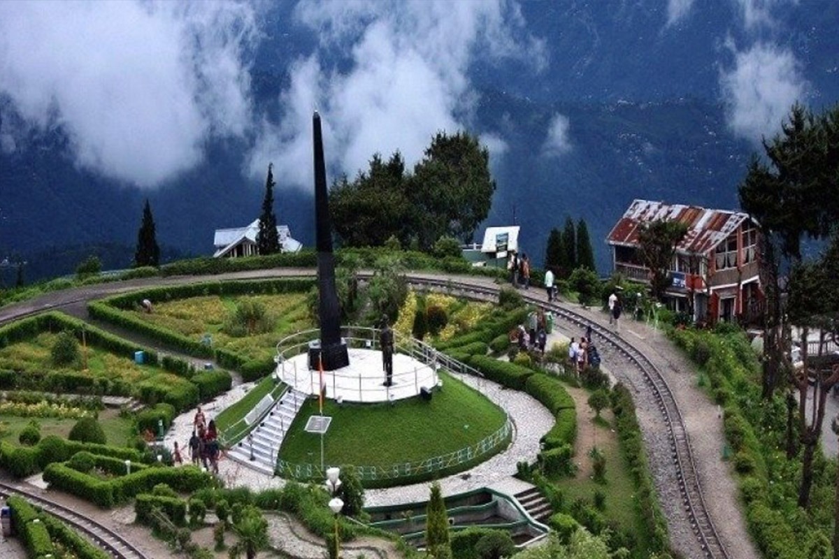 Darjeeling Famous Places: What is the best time to visit Darjeeling, do not forget to visit these places