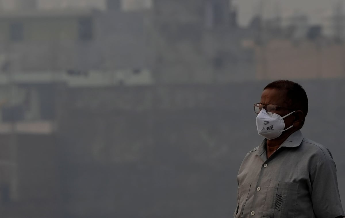 Delhi Pollution: Delhi NCR became gas chamber, smog was everywhere, government imposed ban on these works.