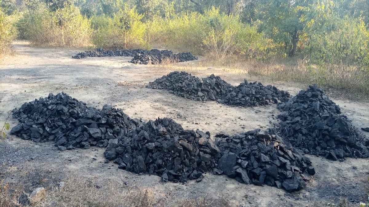 Deoghar: Police tightened its grip on coal mafia, seized so many quintals of goods