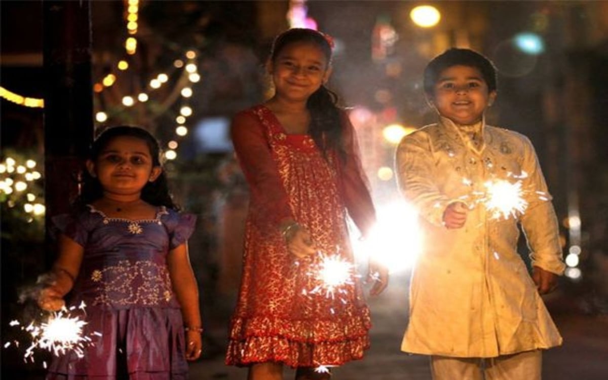 Diwali 2023 Safety Tips: Keep these 10 things in mind while bursting crackers on Diwali