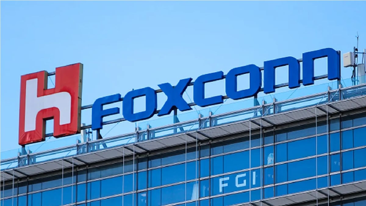 Foxconn, which makes iPhone for Apple, will now make electric cars, signs agreement with Blue Solutions