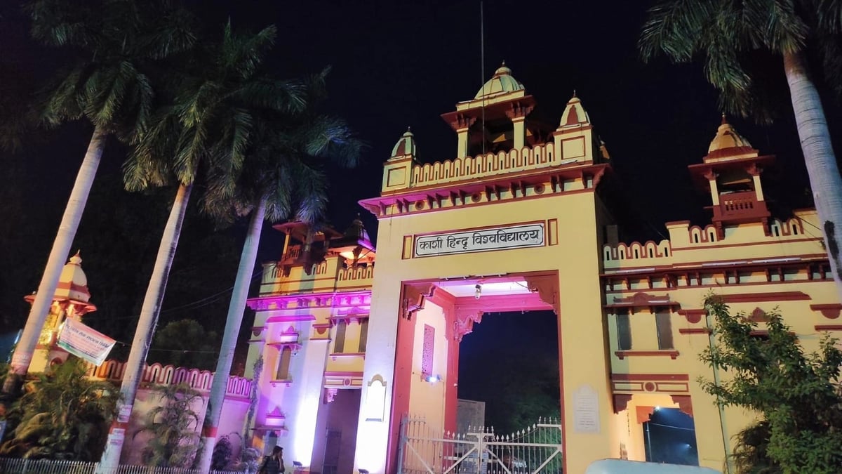 Girl student molested in BHU campus, bus driver accused of bad touch, accused fired from job