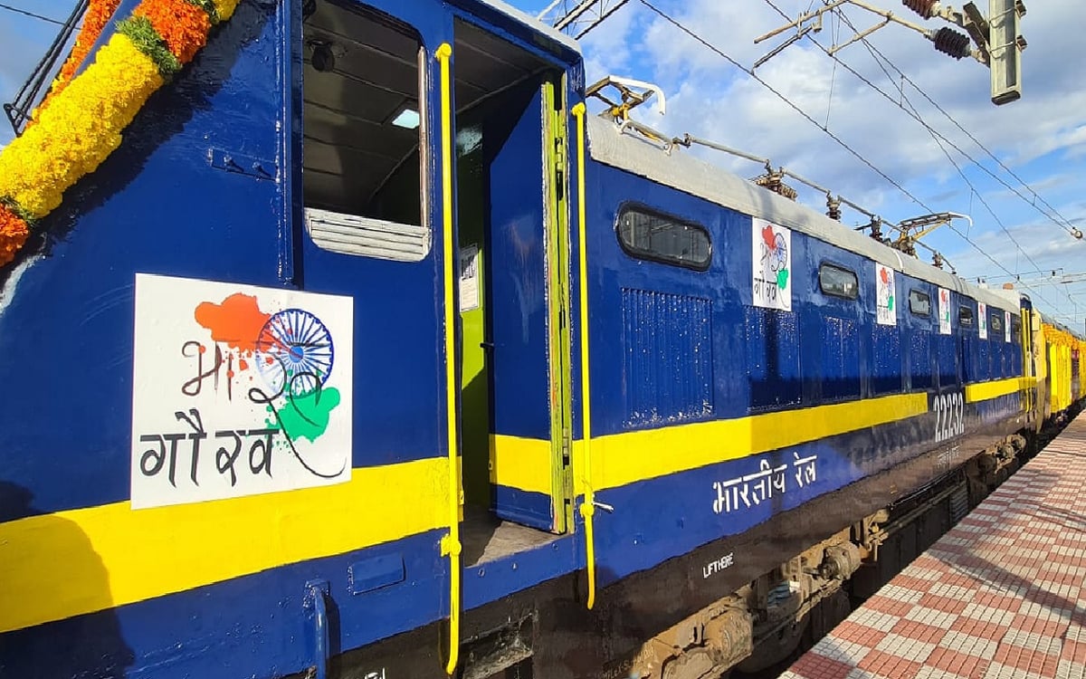 Health of 90 passengers in Bharat Gaurav Yatra train deteriorated, Railways clarified on the allegation of food poisoning.
