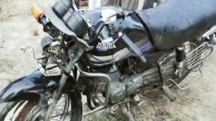 Heavy collision between two bikes on Bareilly-Nainital highway, father dead, son injured, chaos in the house