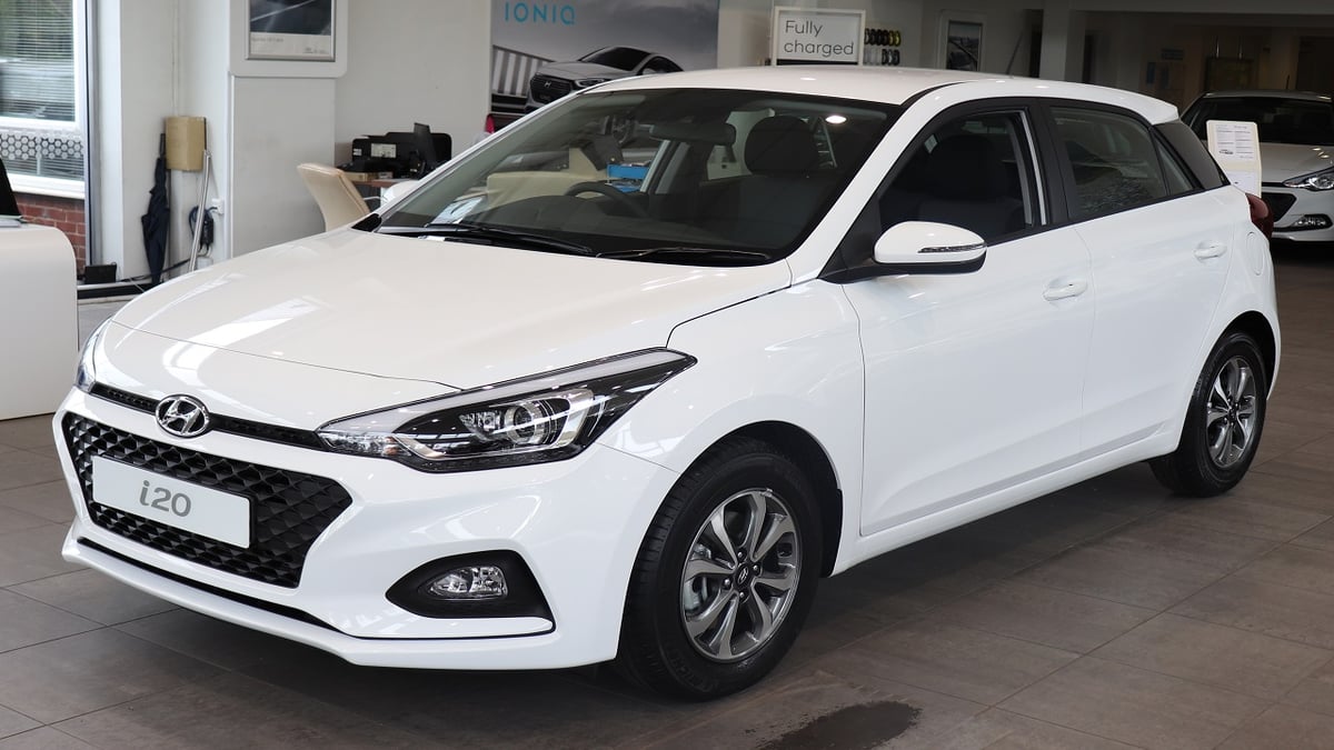 Hyundai i20 available for Rs 1 lakh!  people buying in droves