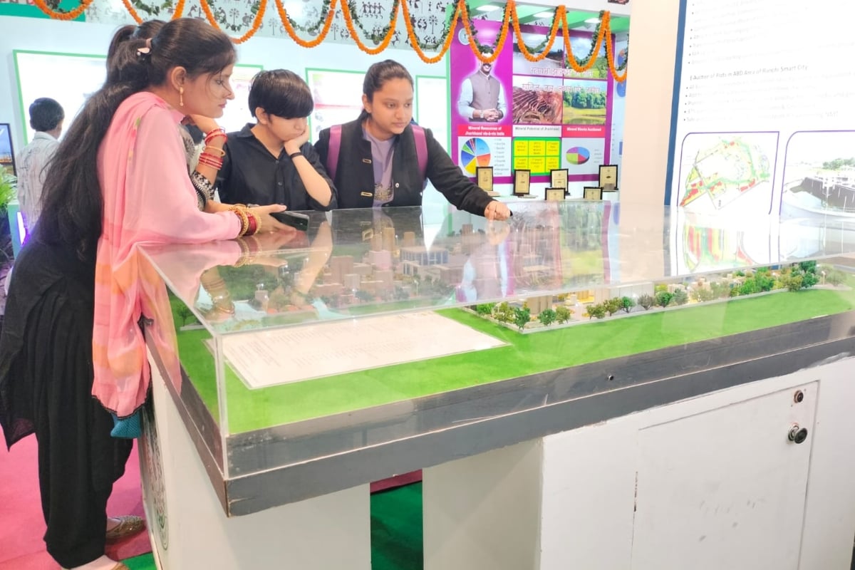 Indian International Trade Fair: People are liking the model of Ranchi Smart City in Jharkhand Pavilion.
