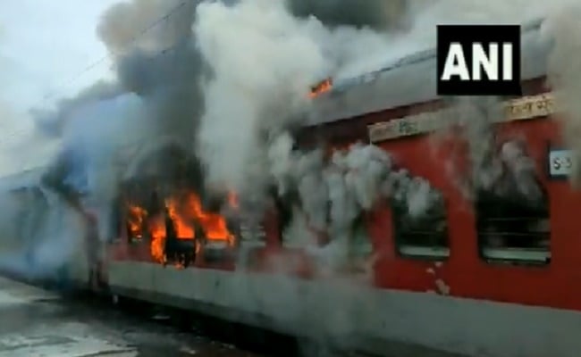 Indian Railway: Fire broke out in New Delhi-Darbhanga Express, passengers jumped to save their lives.. this is how S-1 coach burnt