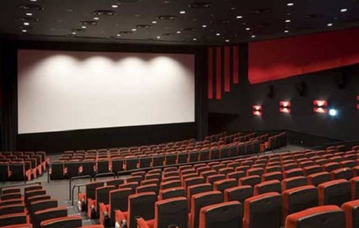 Lucknow News: Now watching a movie in the cinema hall in Lucknow will be expensive, Municipal Corporation will increase the tax four times.