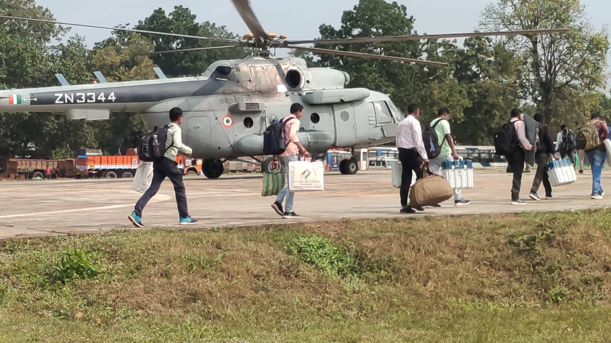 Noise of first phase campaign stopped in Chhattisgarh, polling party left by helicopter