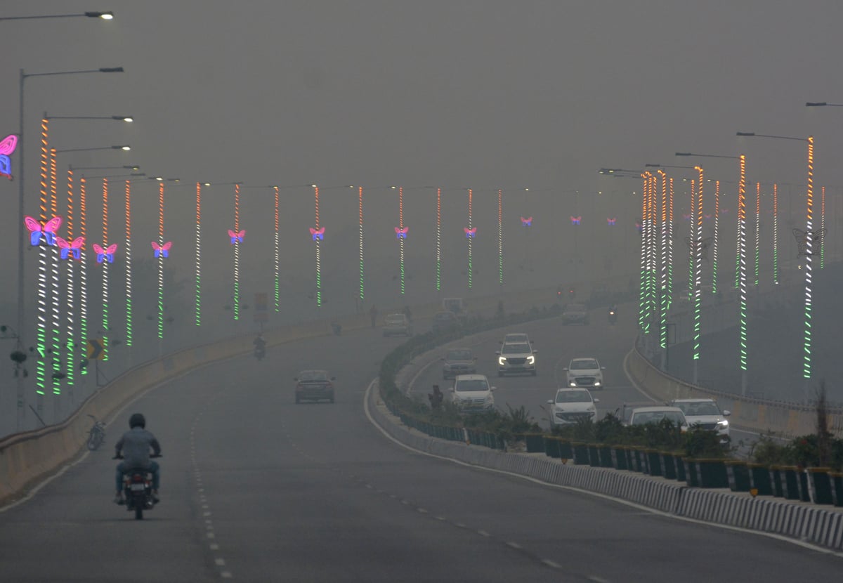 On the day of Diwali, Delhi's air is the best in eight years, fear that Delhi's air may get spoiled again due to firecrackers.