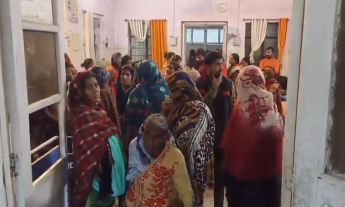Sultanpur: Staff engrossed in sleeping, mother and child died due to lack of treatment, two doctors dismissed and nurse suspended.