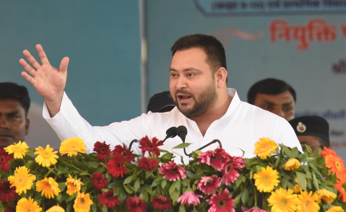 Tejashwi Yadav roared on the issue of job, said - fill the form quickly, give the exam quickly and join quickly.