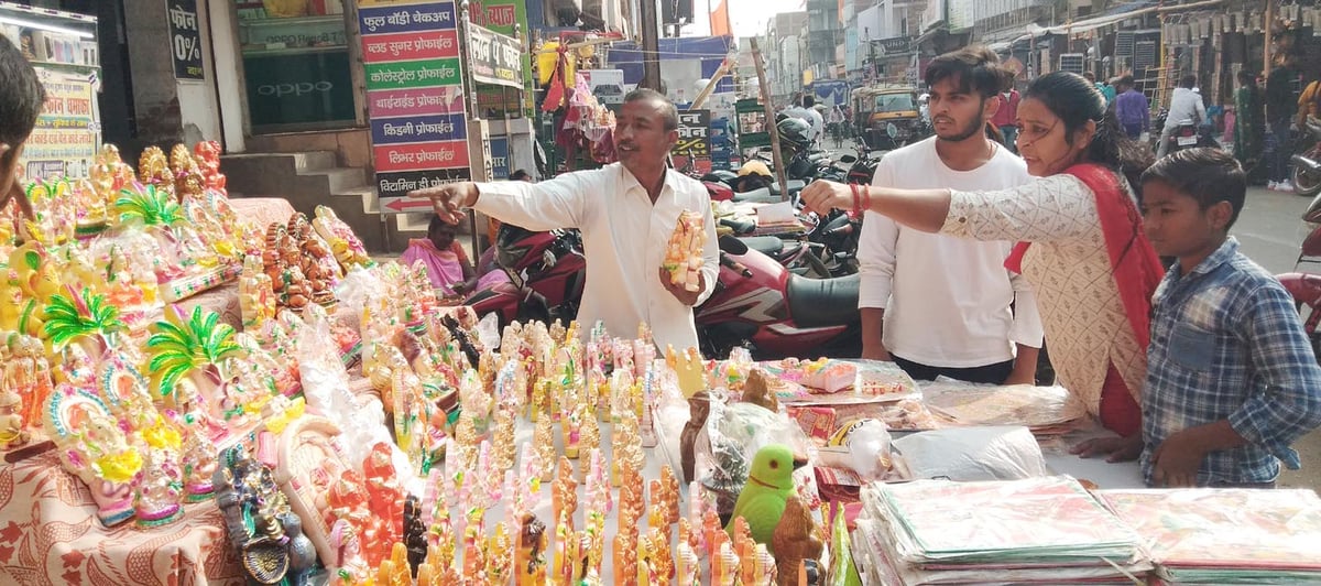 The market was buzzing in the city regarding Diwali, the city and villages were illuminated with the lights of lamps.