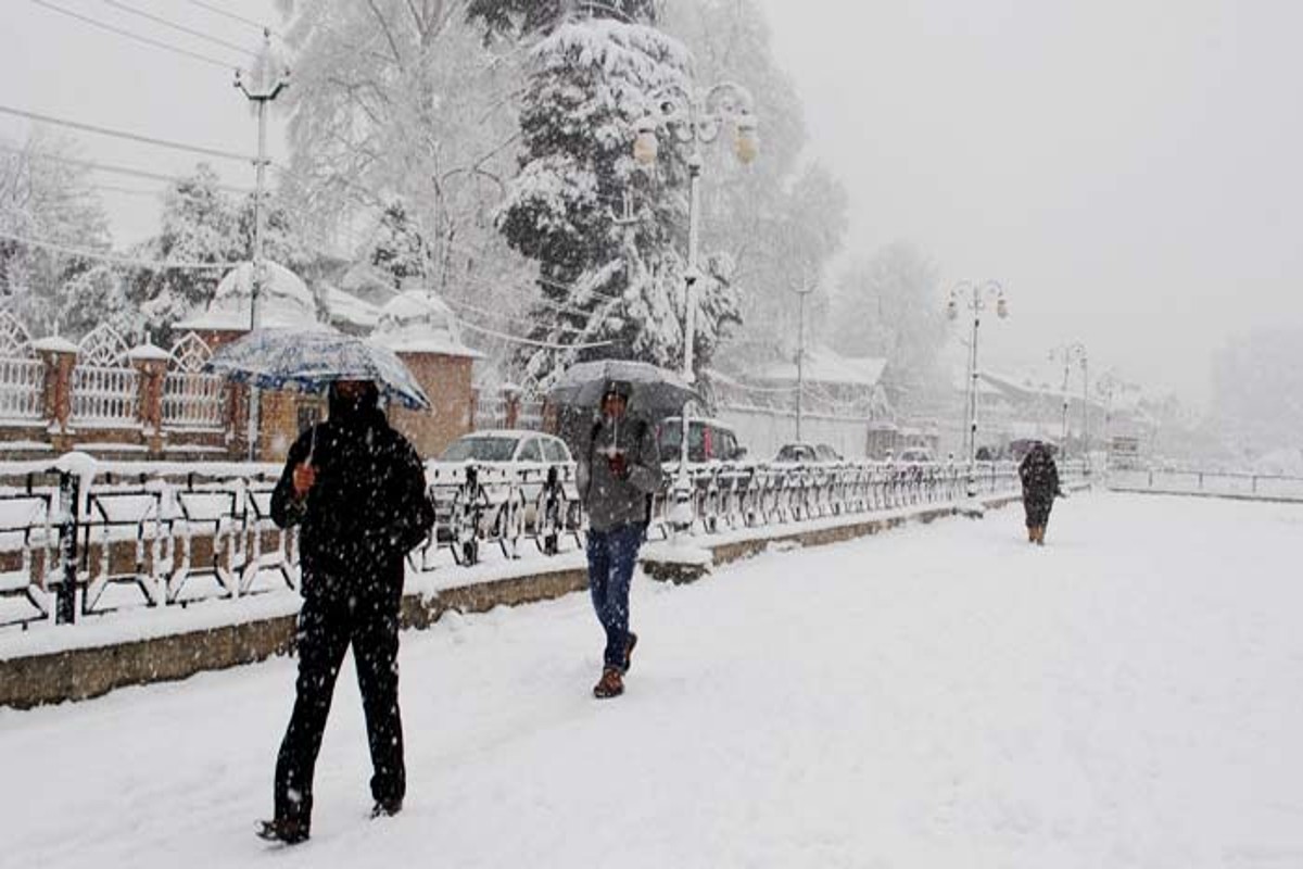 These places are famous for snowfall in India, definitely visit with family and friends in winter, see list