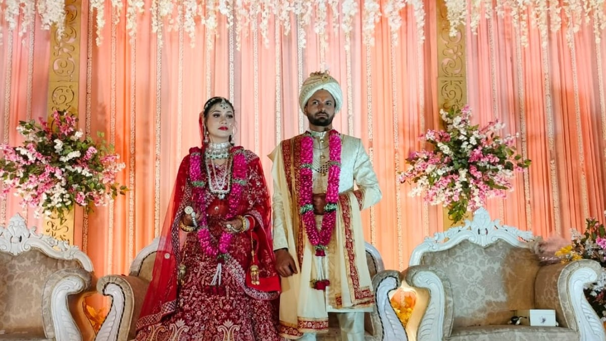 This girl married Indian bowler Mukesh Singh, wedding procession reached Gorakhpur
