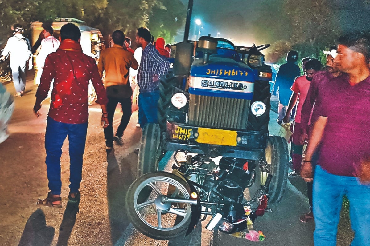 Tragic accident in Deoghar, tractor dragged bike rider for hundred meters
