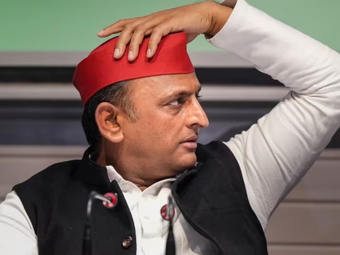 UP: How will Akhilesh Yadav overcome the whirlpool of 2024?  Kept distance from India alliance, Kurmi leader Ravi Verma also left it