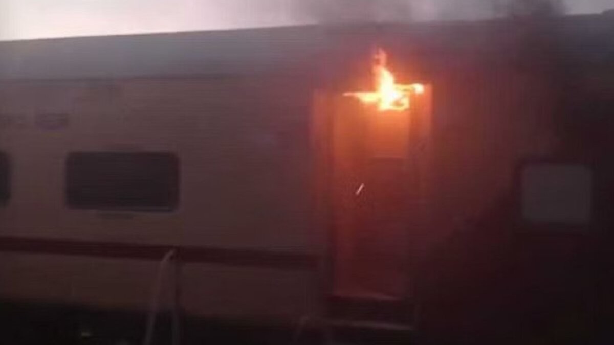 Vaishali Superfast Express now a victim of fire in Etawah, sleeper coach brought under control after fire