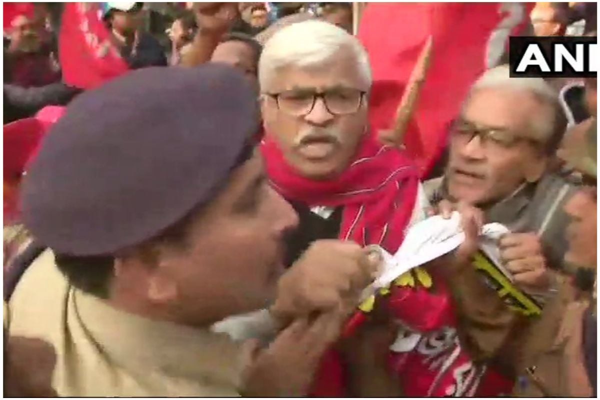 WB News: CPI(M) leaders and police clash amid tension over the murder of Trinamool leader in Jayanagar.