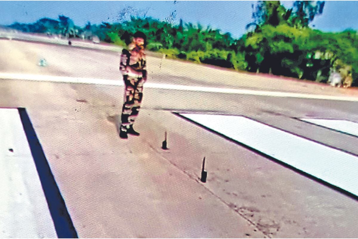 WB News: Trial run to land warplanes on emergency runway on Kharagpur-Balasore main road soon