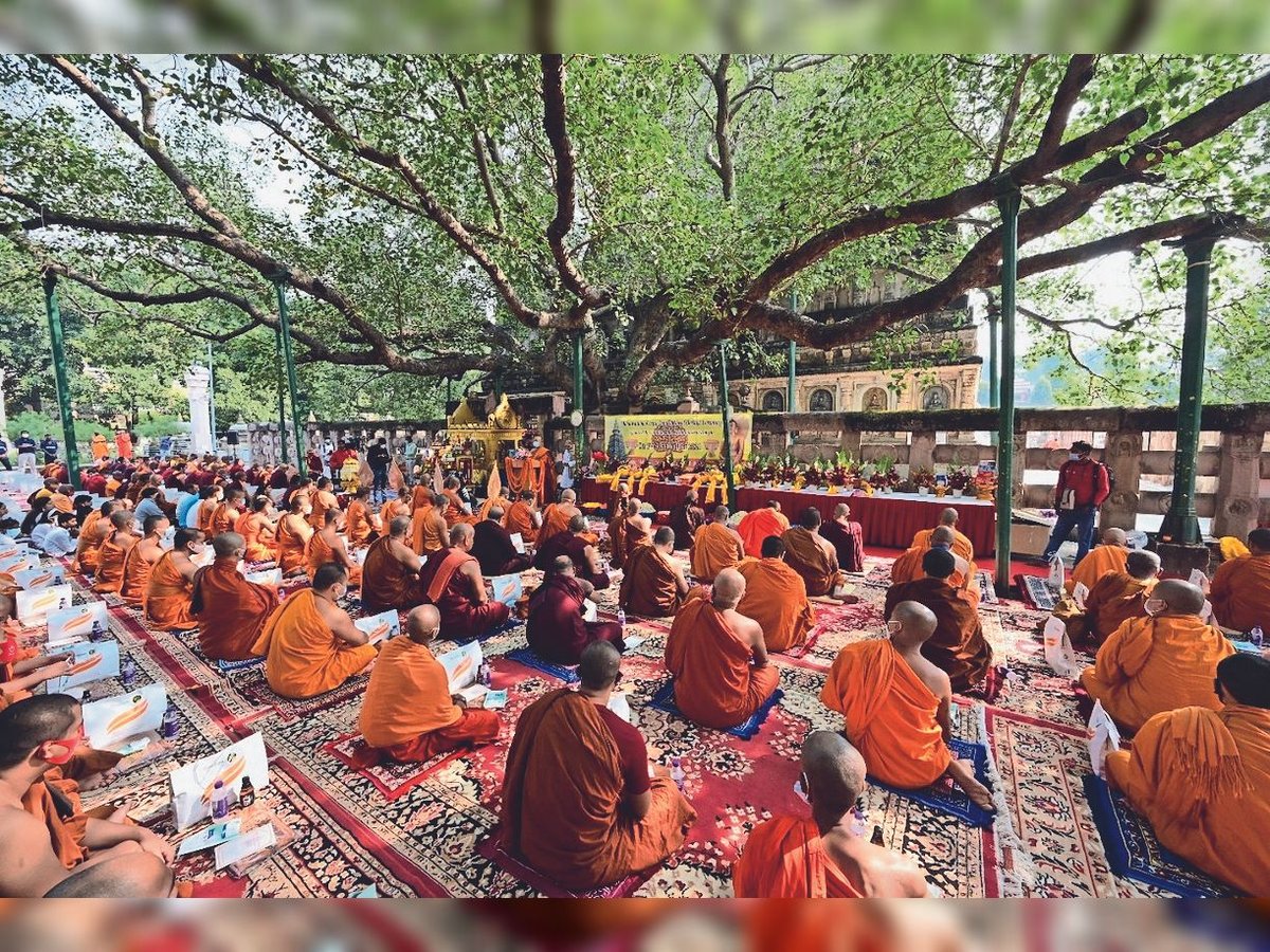 Wish for world peace under the shade of Bodhi tree, more than two and a half thousand monks from different countries participated