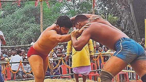 See photos of the sports competition of Rajgir Mahotsav, male and female wrestlers showed their strength in the dance.