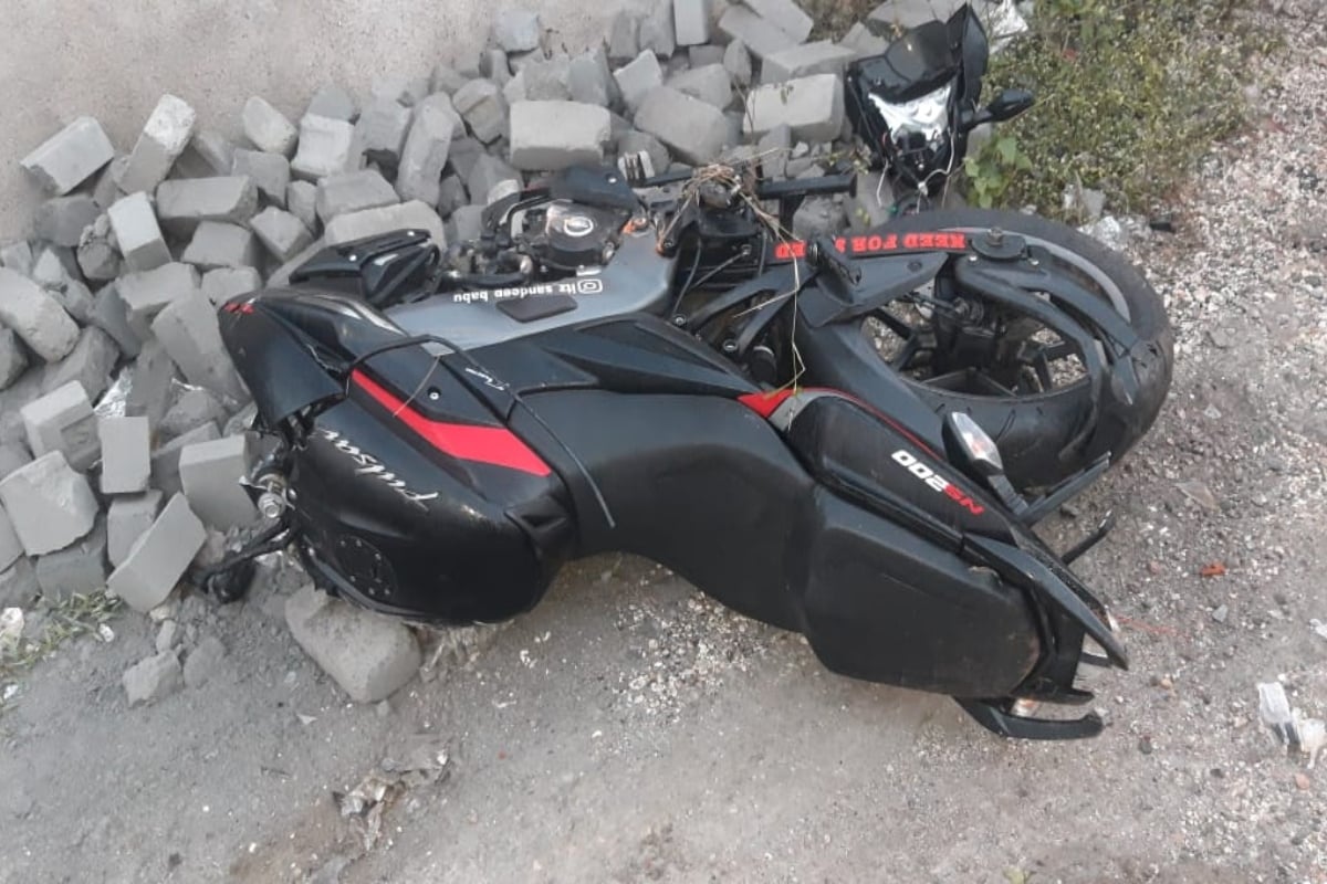 Horrific road accident in Chandrapura, two dead, bike divided into two pieces