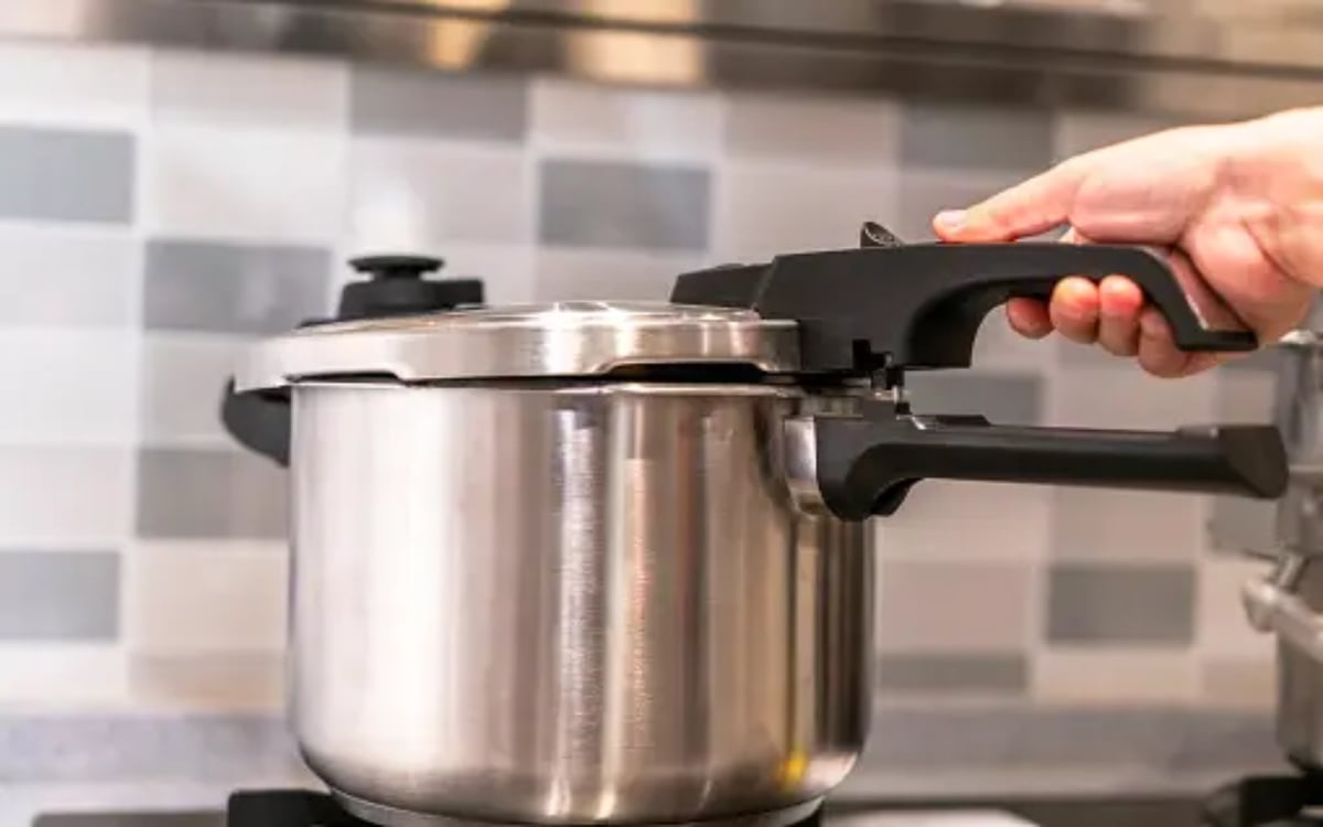 Tips and Tricks: If you are cooking food in a pressure cooker, then keep these things in mind, otherwise explosion may occur.