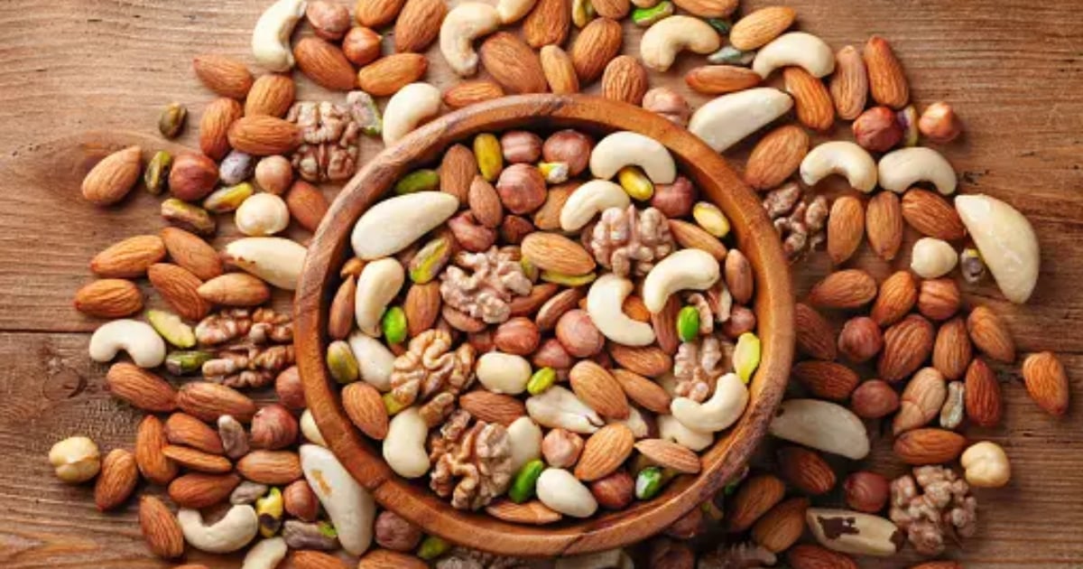 Eating too much dry fruits can cause tooth decay along with obesity, know what are the side effects.