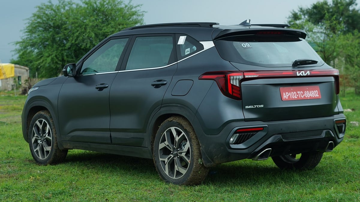 Despite being expensive, this facelift car of Kia is very favorite, gives tough competition to Grand Vitara and Creta.