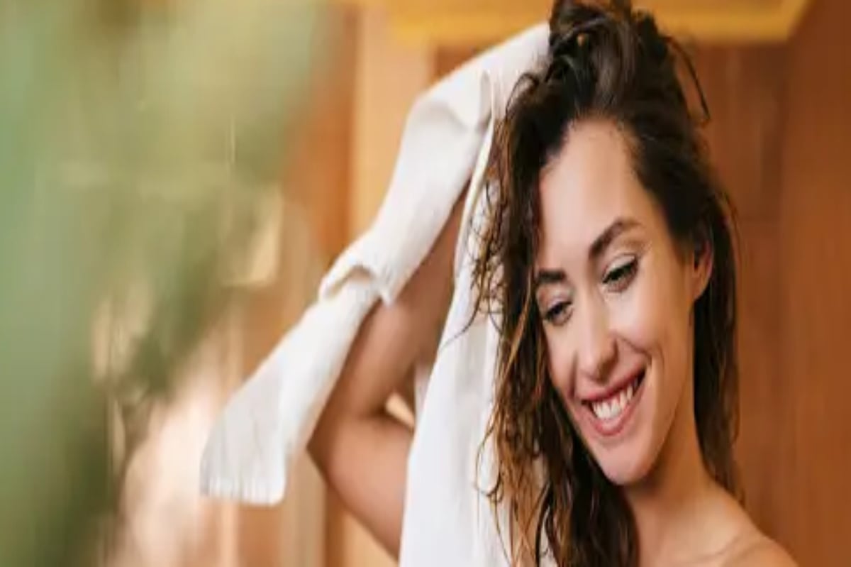 Bathing at night will enhance your beauty and make your hair shiny, know many more benefits