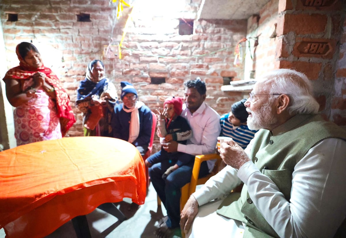 PM Modi suddenly arrives at Meera's house in Ayodhya to have tea, see photo