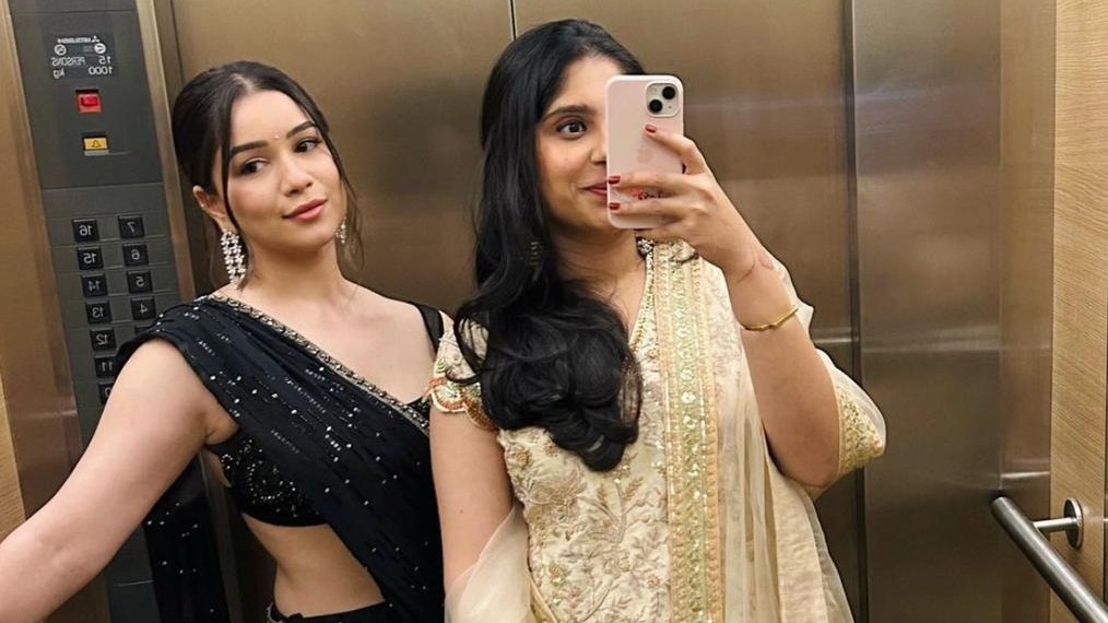 Sara Tendulkar was seen wreaking havoc in a black dress, shared glamorous pictures on Instagram