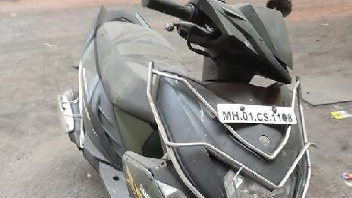 A woman was riding a scooter on the registration number of an IT officer, she was shocked after seeing the message of the challan.