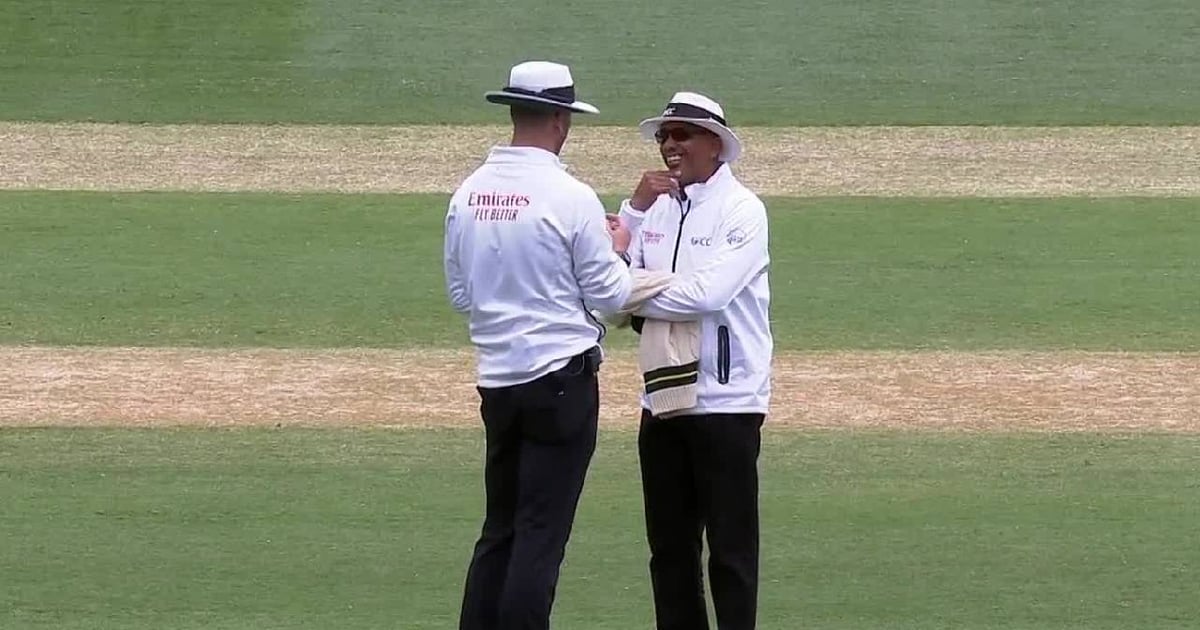 AUS vs PAK Test: Third umpire got stuck in the lift, play had to be stopped for a while