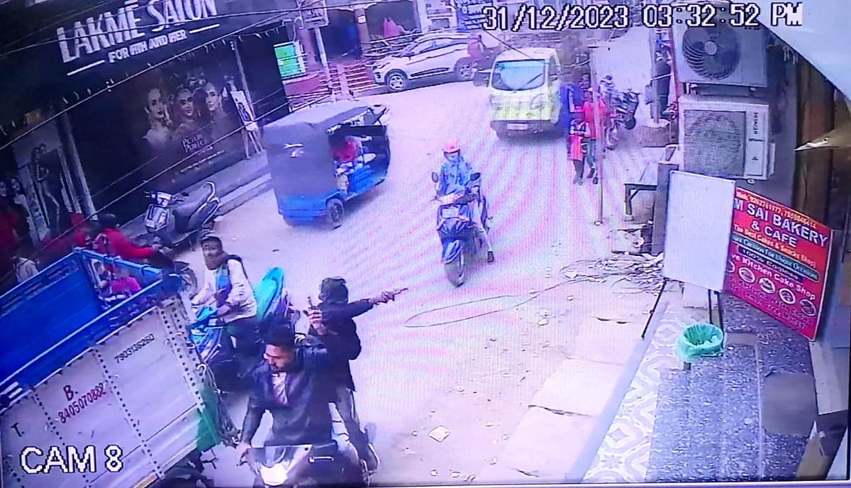 Begusarai like incident happened in Munger, bike riding miscreants opened fire at half a dozen places