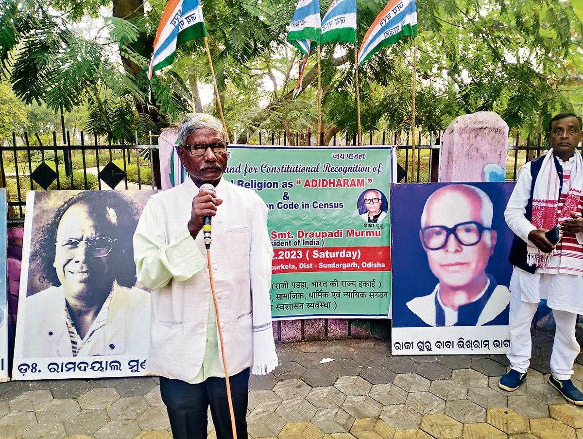 Bell rebel Lakra demanded constitutional recognition of Adi Dharma, Pada Padha demonstrated in front of RMC
