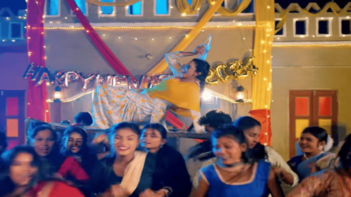 Bhojpuri Song: Akshara Singh threw a party on New Year, her fun style won the hearts of people