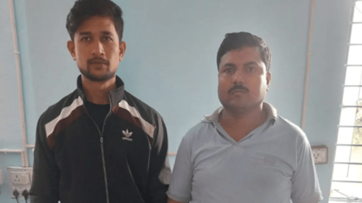 Bihar: Police caught a cloth shopkeeper and mobile dealer for being a thief, know the reason