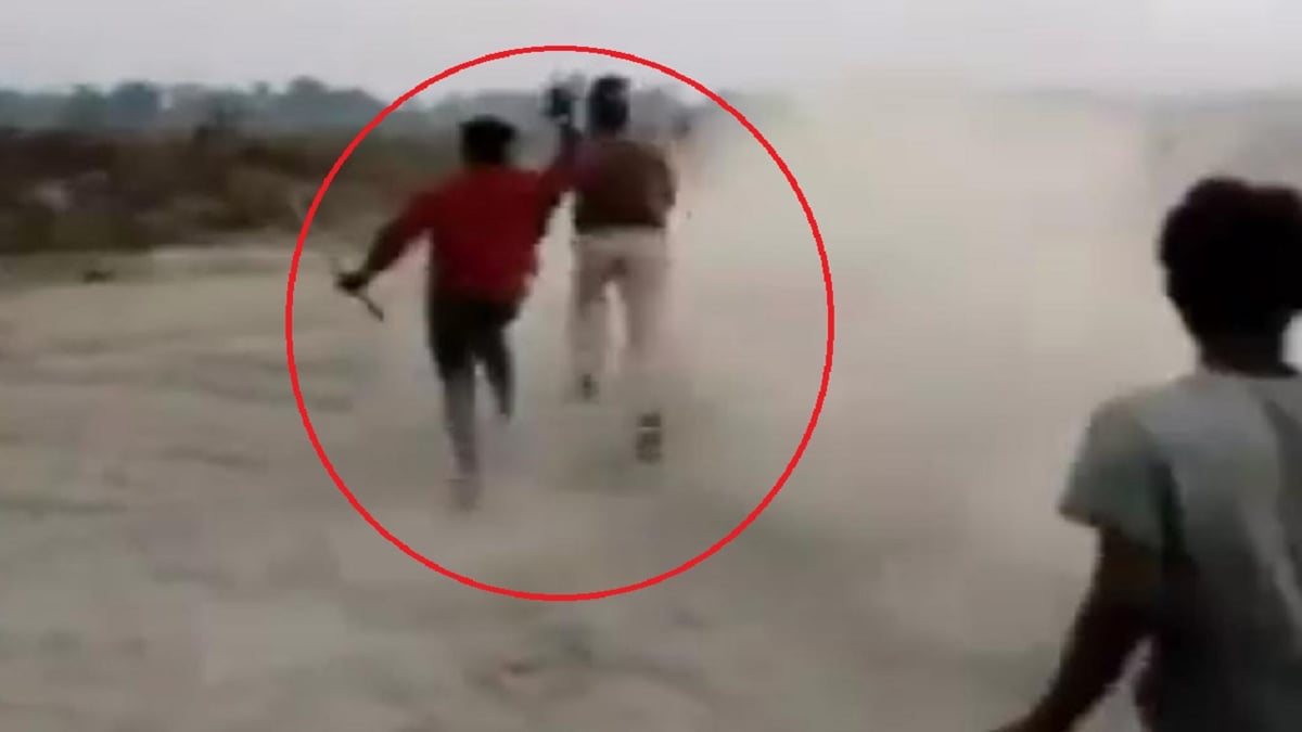 Bihar: Sand mafia kept chasing and beating in Kishanganj, mining department workers kept crying after roaring, video went viral