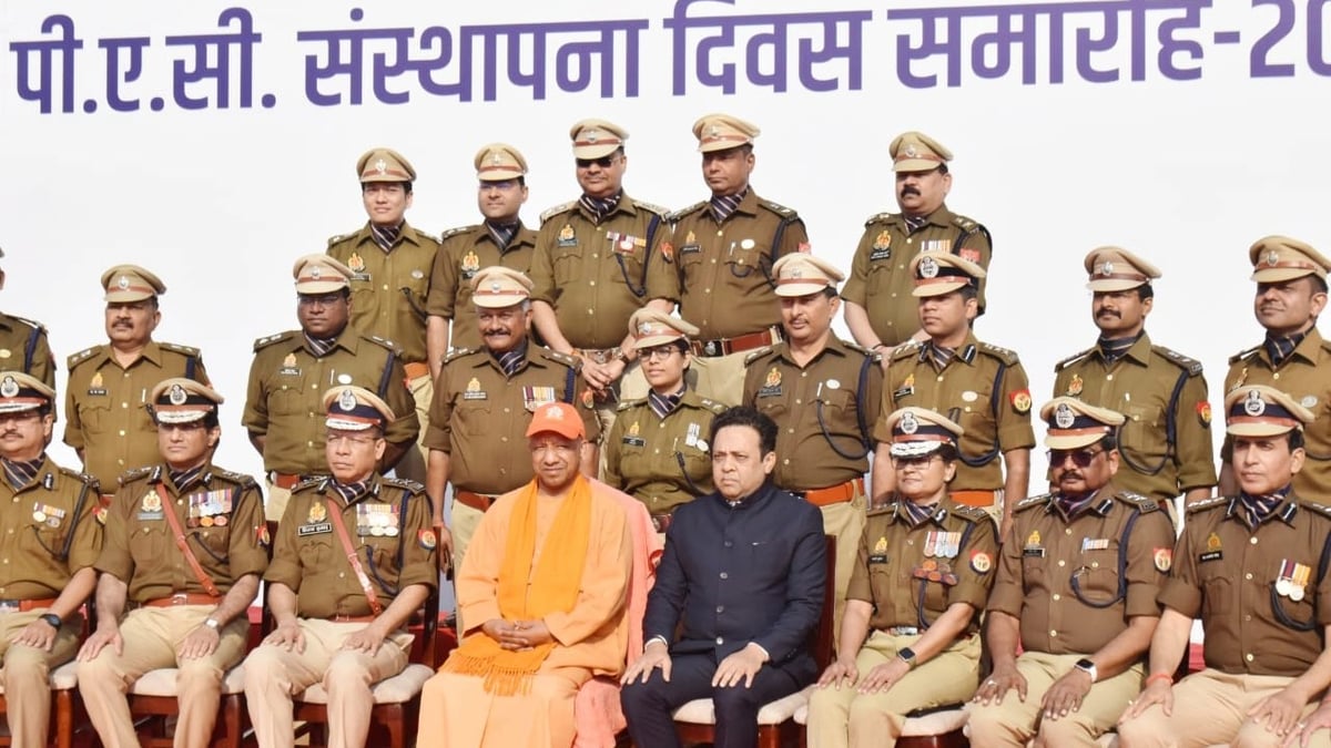 CM Yogi participated in the PSC Foundation Day celebrations, said - for the first time players were made a part of the police force.