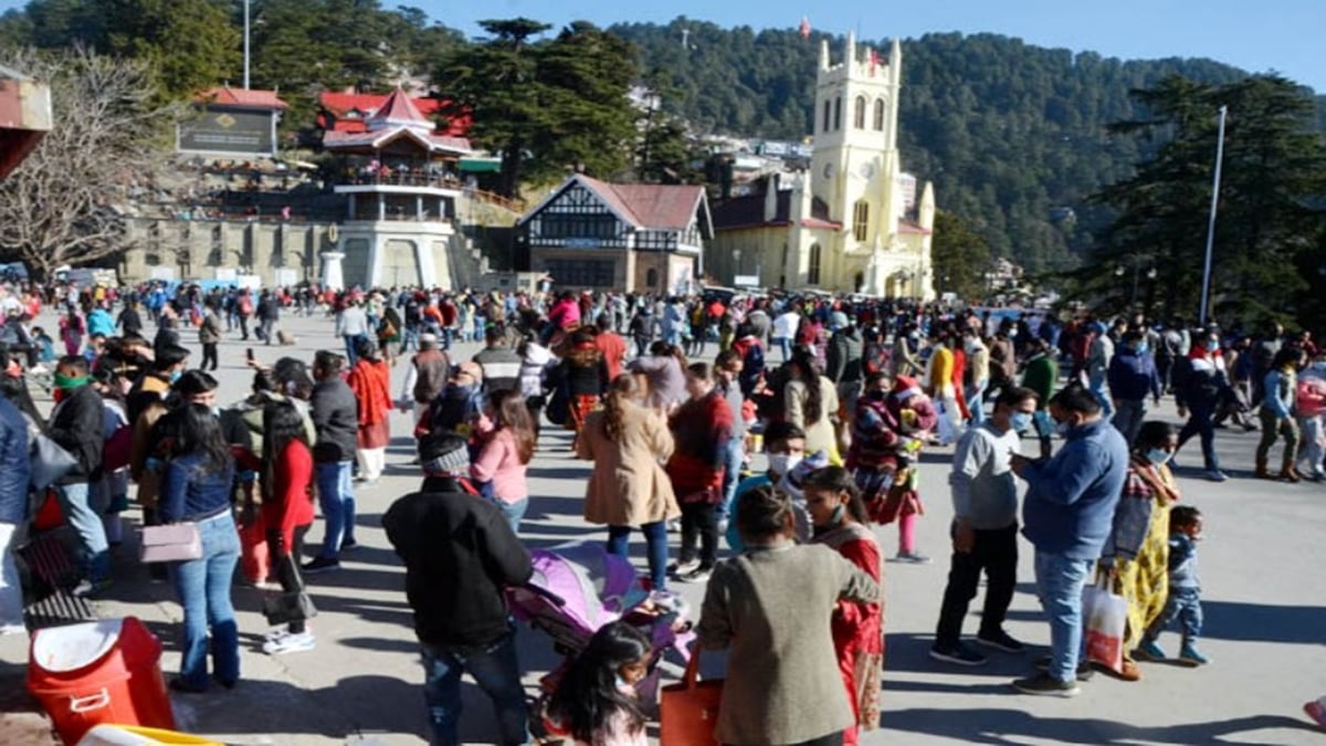 Crowd of tourists gathered in Shimla-Manali to celebrate Year End, 28 thousand vehicles passed through Atal Tunnel, 90% hotel rooms booked.