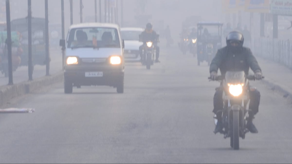 Dhanbad: City wrapped in fog, minimum temperature was 11 degrees