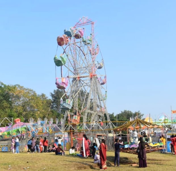 Dhanbad: Tourists gathered at Birsa Munda, Golf Ground and Rajendra Sarovar Park on Christmas.