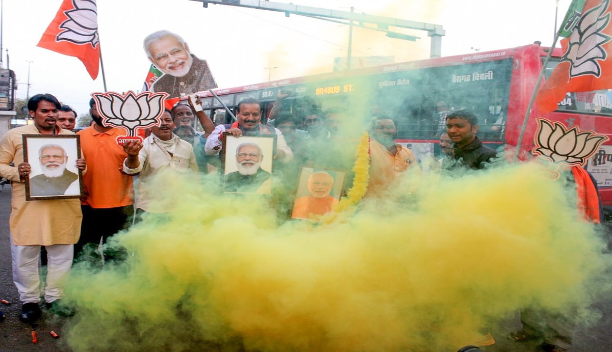 Dumka: Workers celebrated BJP's landslide victory in three states.
