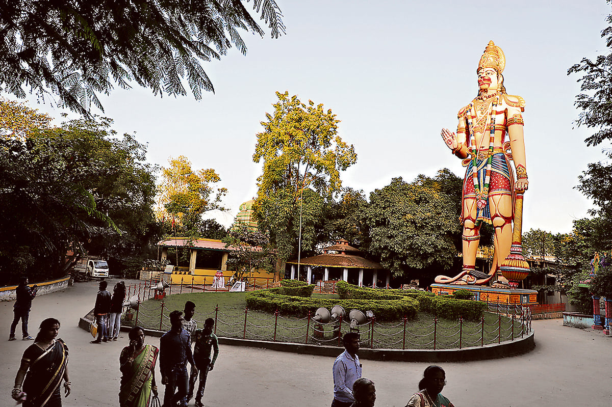 Hanuman Vatika: Crowds flock to see the second tallest statue of the country, the complex of temples attracts