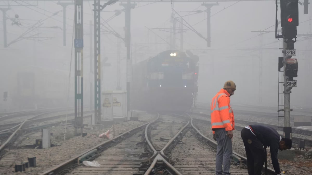 Indian Railways: Despite fog safe device, railways fail in front of fog, many trains canceled for three months